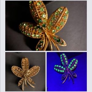 Uranium Glass Gold Tone Pin.